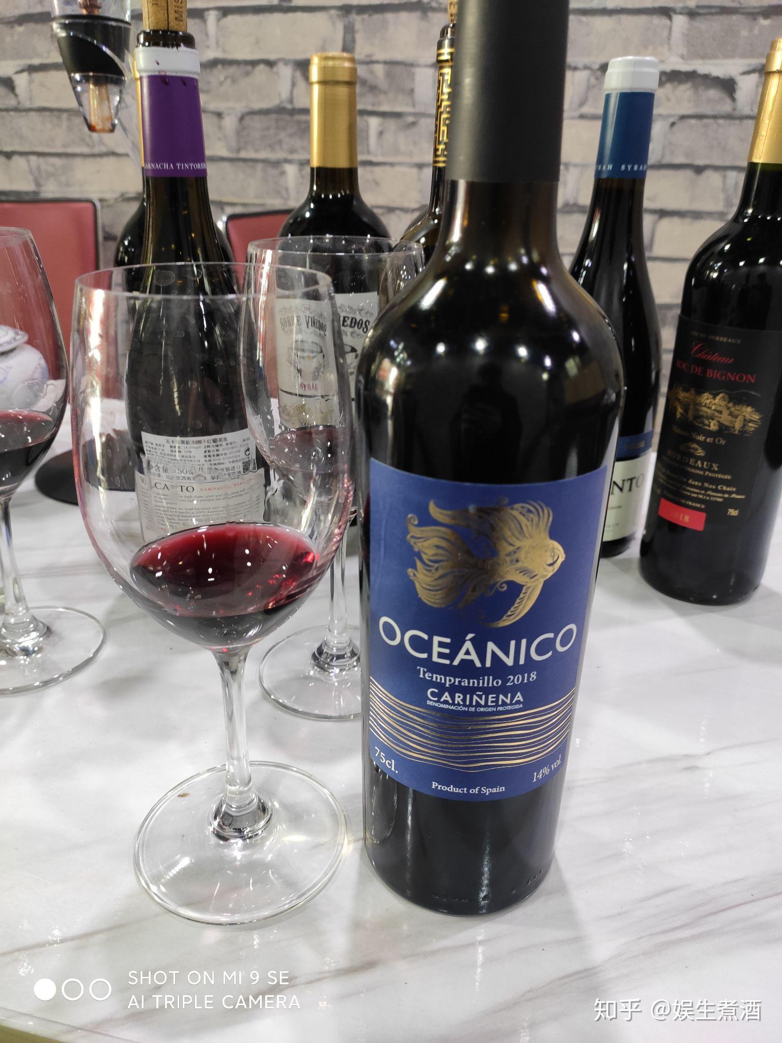 西班牙   金鱼干红,卡里涅纳产区,天普尼洛2018年份,深红色酒体,闻香