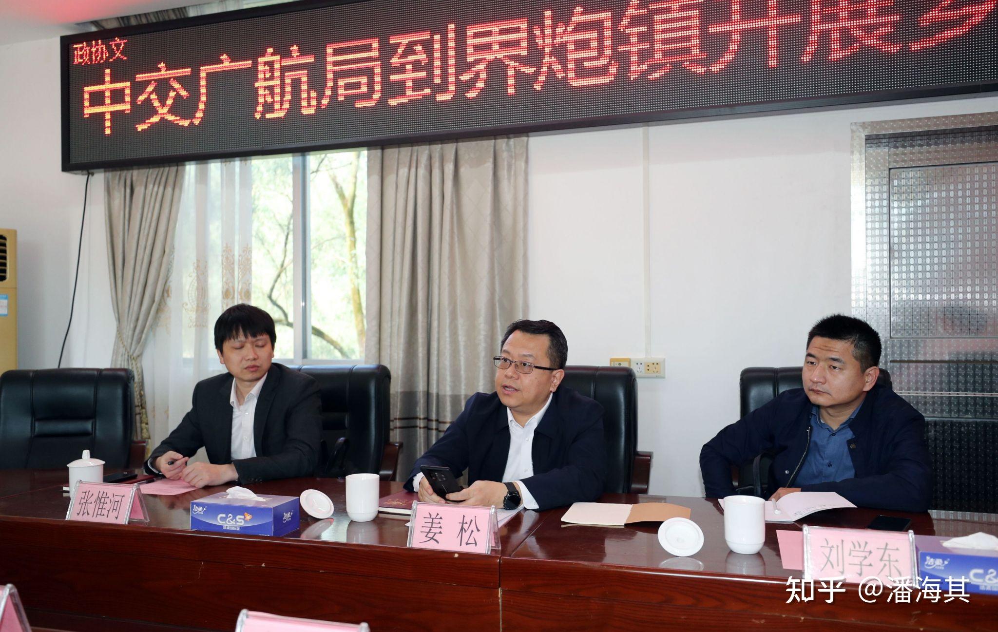 中交广航局向遂溪县界炮村捐赠7万元办公设备