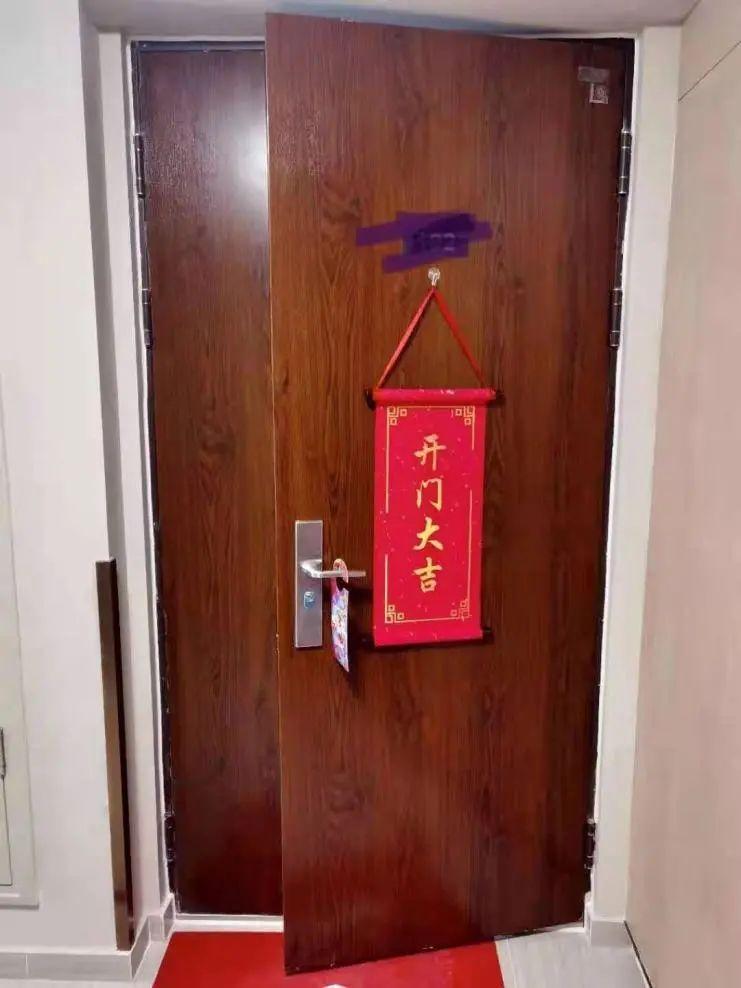 入户门比较一般,用的是机械锁,不是智能密码锁.