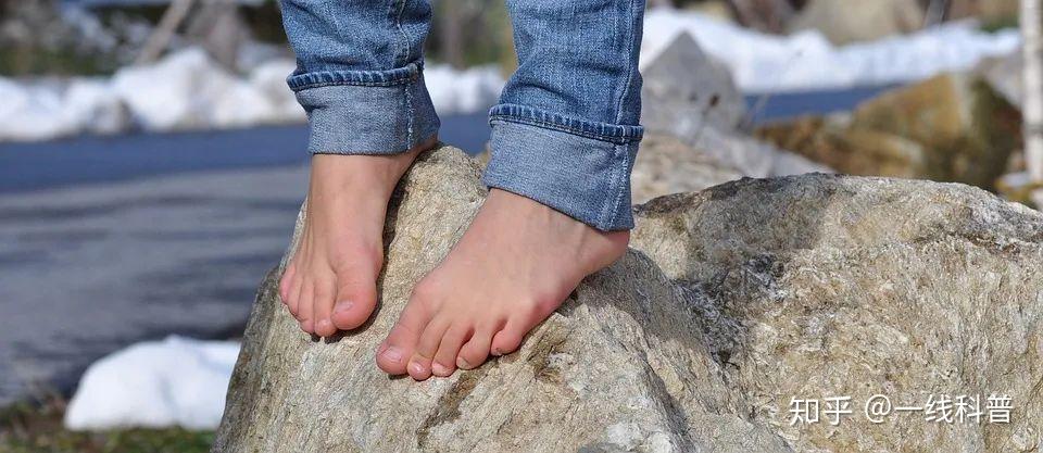 体育课应加入赤脚运动