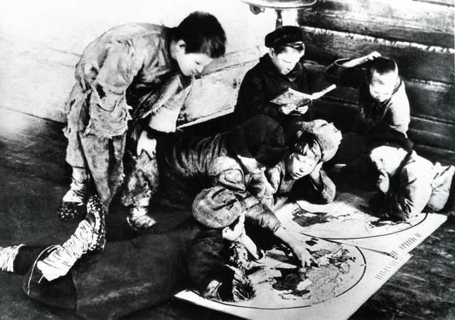 19211928年苏联学生的学习生活航模科研舞蹈音乐郊游