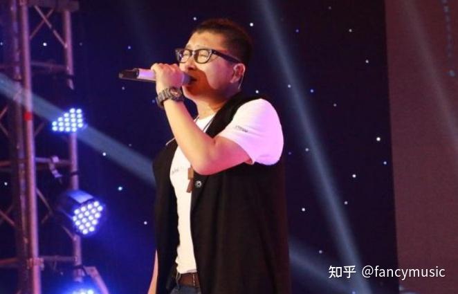 靠一首歌赚了2.4亿，从爆火到无人问津，庞龙究竟哪一步走错了？ - 知乎