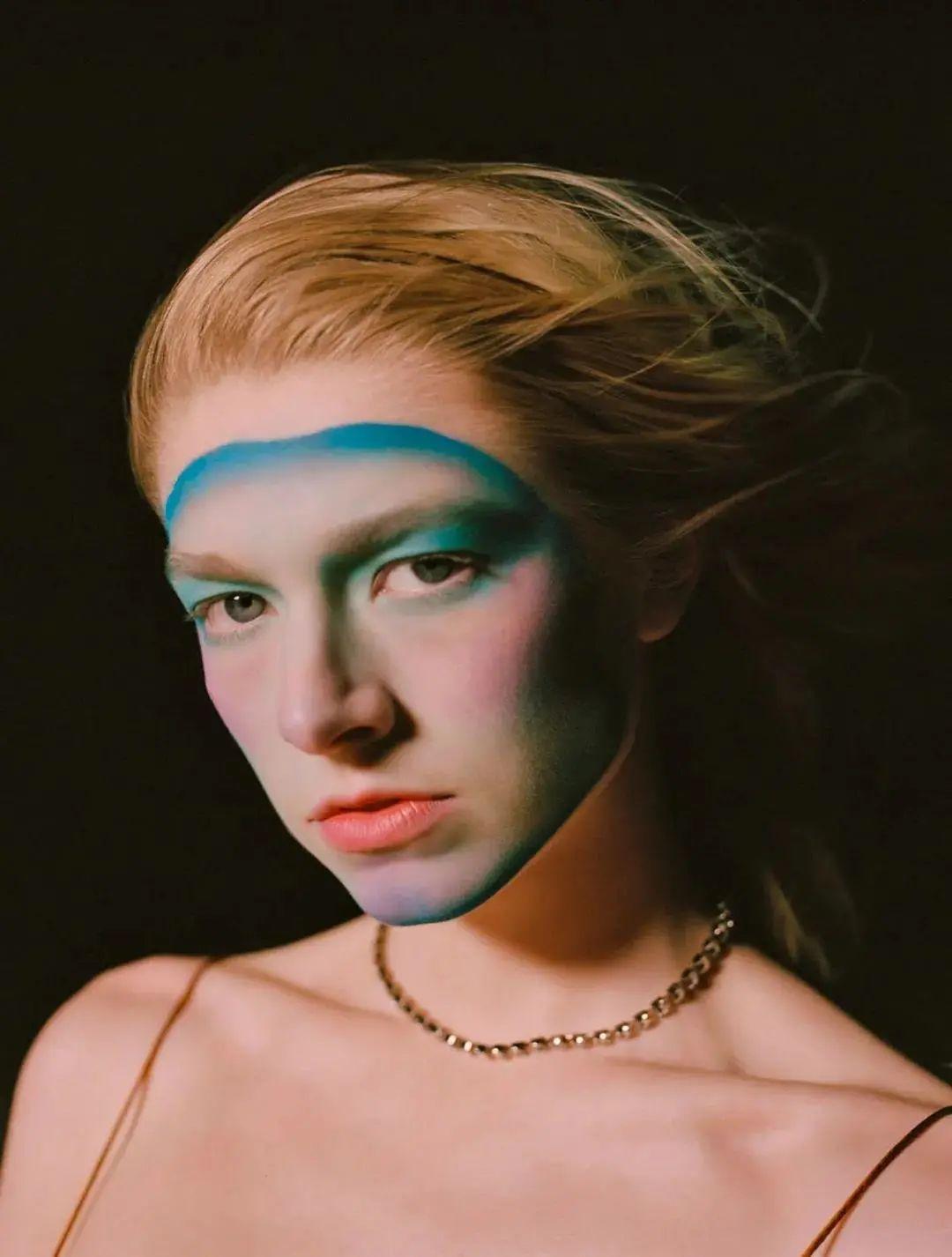 她不该被套上任何皮囊,因为她本就诠释了万千人生.