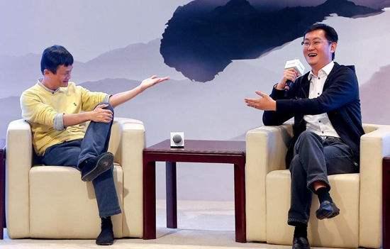 腾讯发布同年一季度财报,我在香港见到了出席发布会的马化腾和刘炽平