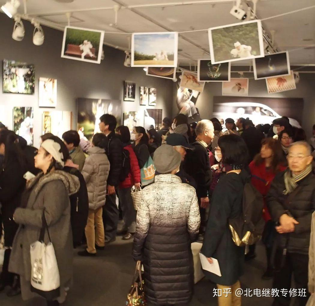 72岁开始拿起相机,90岁的摄影师西本喜美子比18岁时活得更精彩 知乎