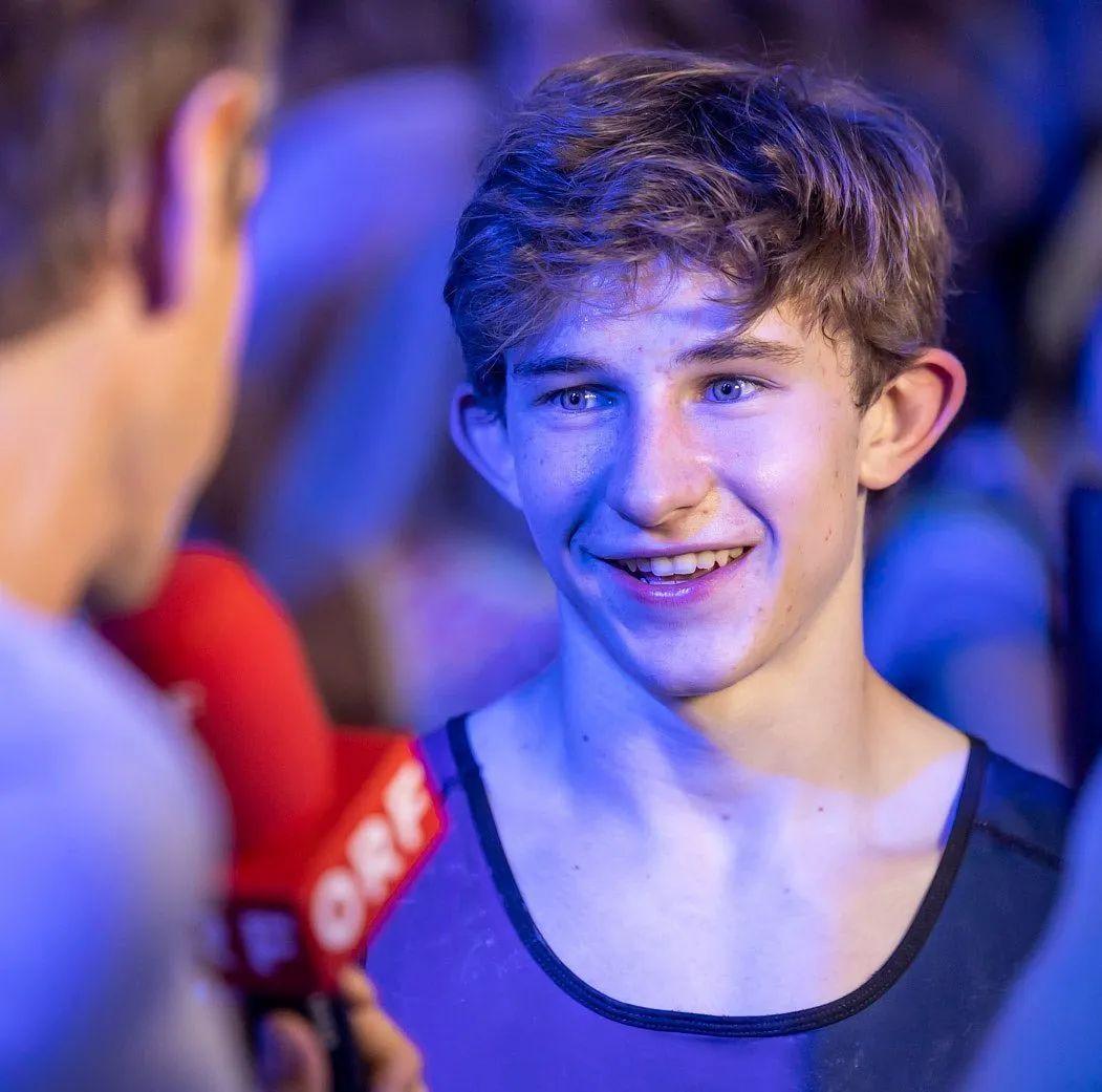 evolv双冠小王纸colinduffy