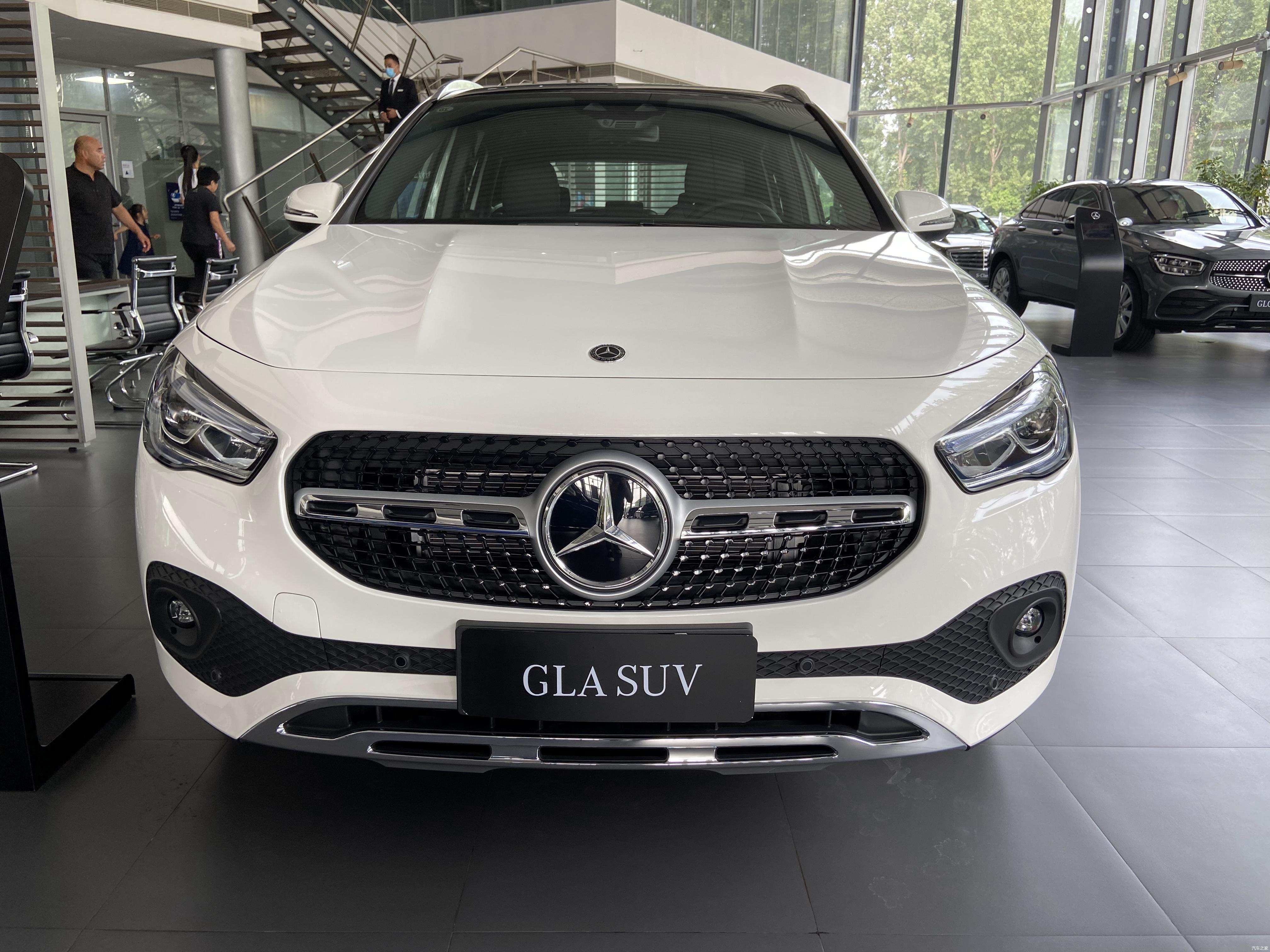 成都车展奔驰一口气上市了三款车,gla,cla,cla猎装版,看来在宝马x2