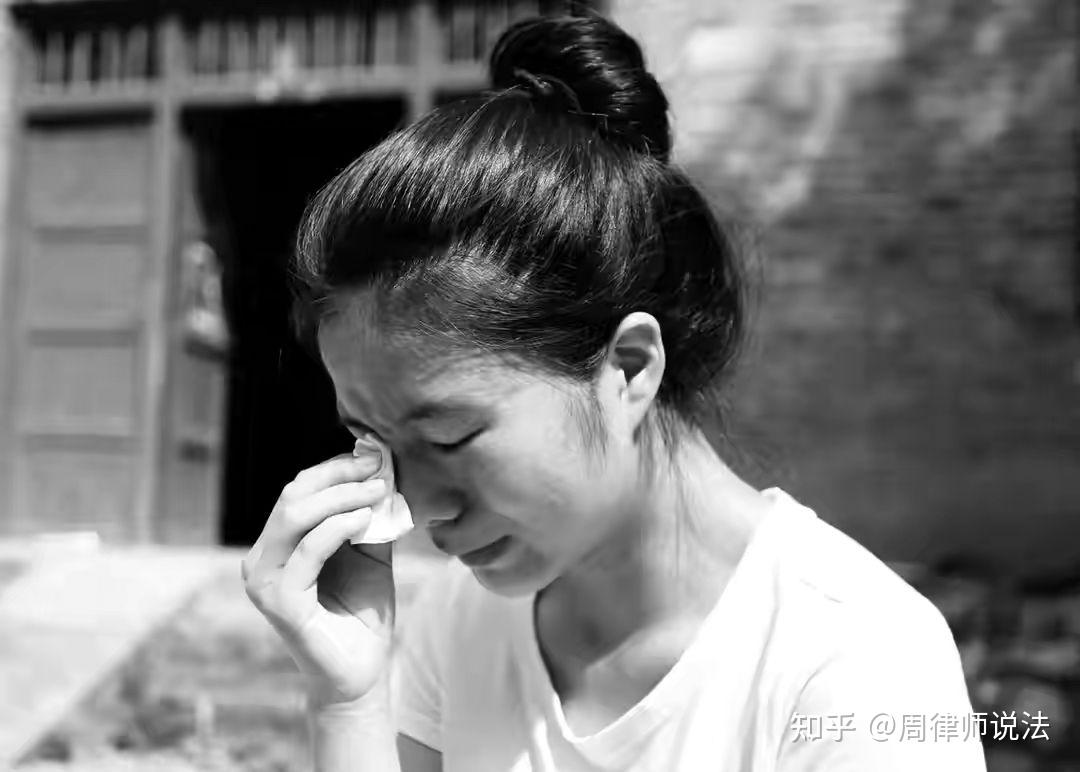 新娘半夜上错床,误与伴郎入"洞房",女子全程主动,男子不构成强奸.