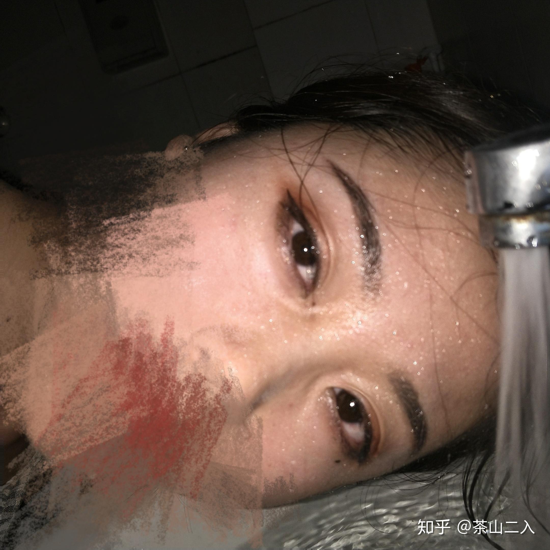 脱下眼镜颜值变化大是种什么体验?