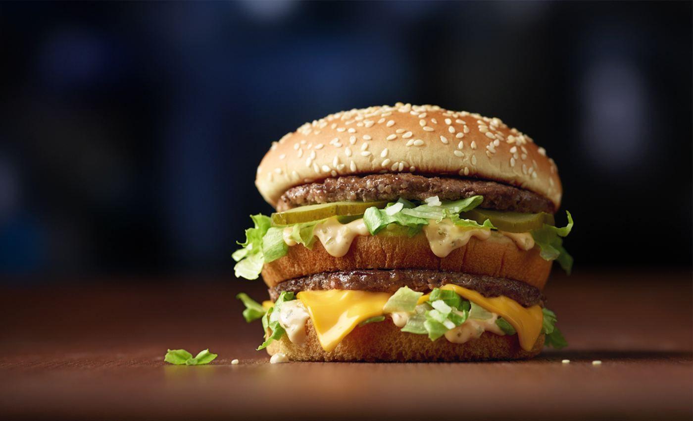 典型的美国快餐:麦当劳(m记)的一份巨无霸汉堡