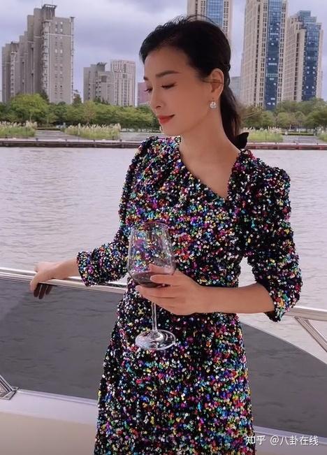 张庭的"冻龄"秘籍曝光,效果让人瞠目结舌! - 知乎