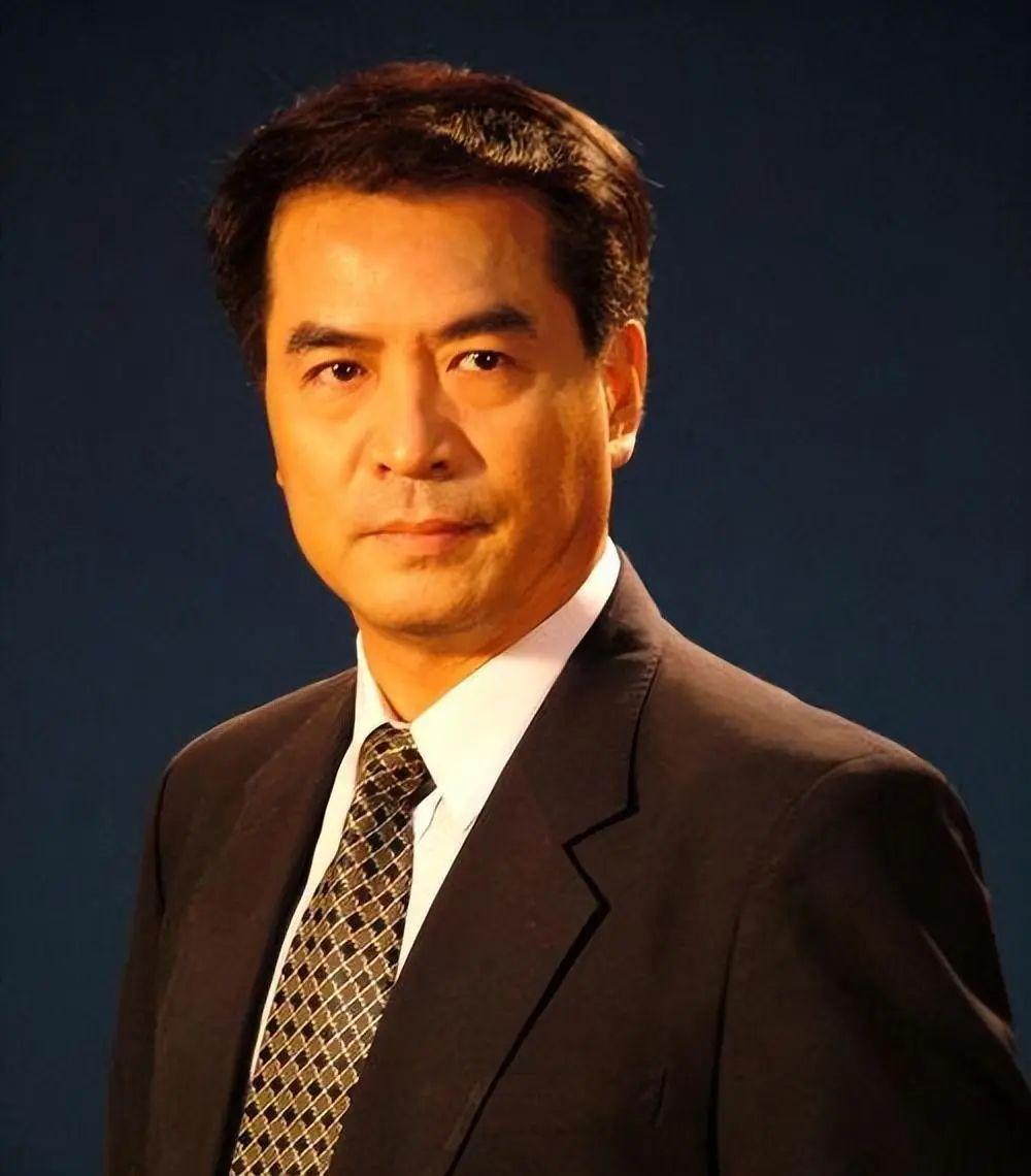 何晴独子近照曝光,继承老爸许亚军高颜值,已从中戏毕业即将出道