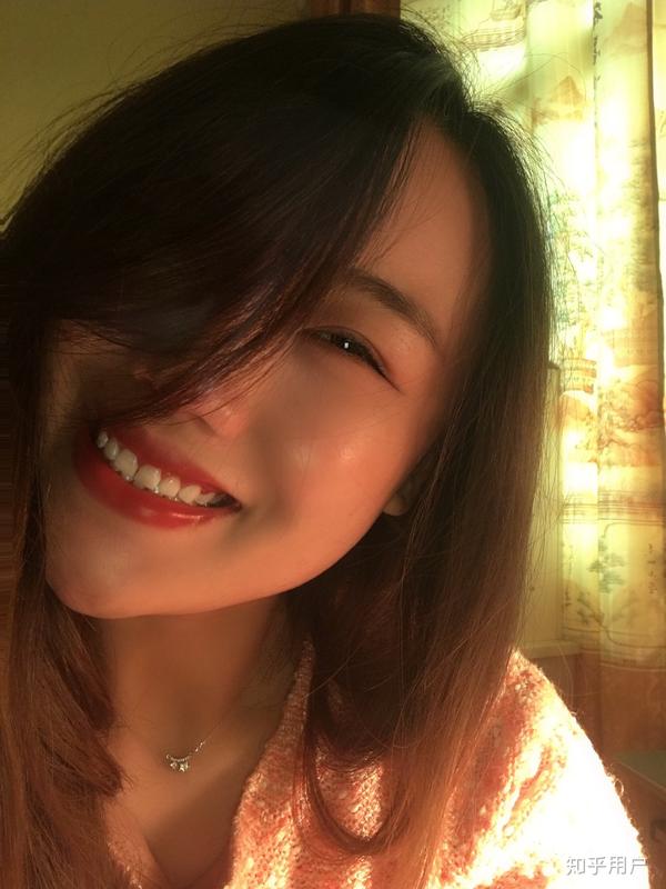 笑起来是好看的月牙眼是什么体验?