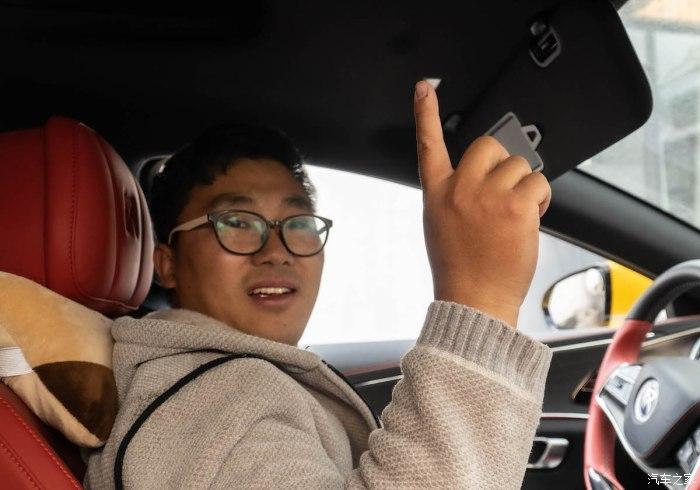 邱老板生活记生活总要有点仪式感女神节开汉去diy蛋糕