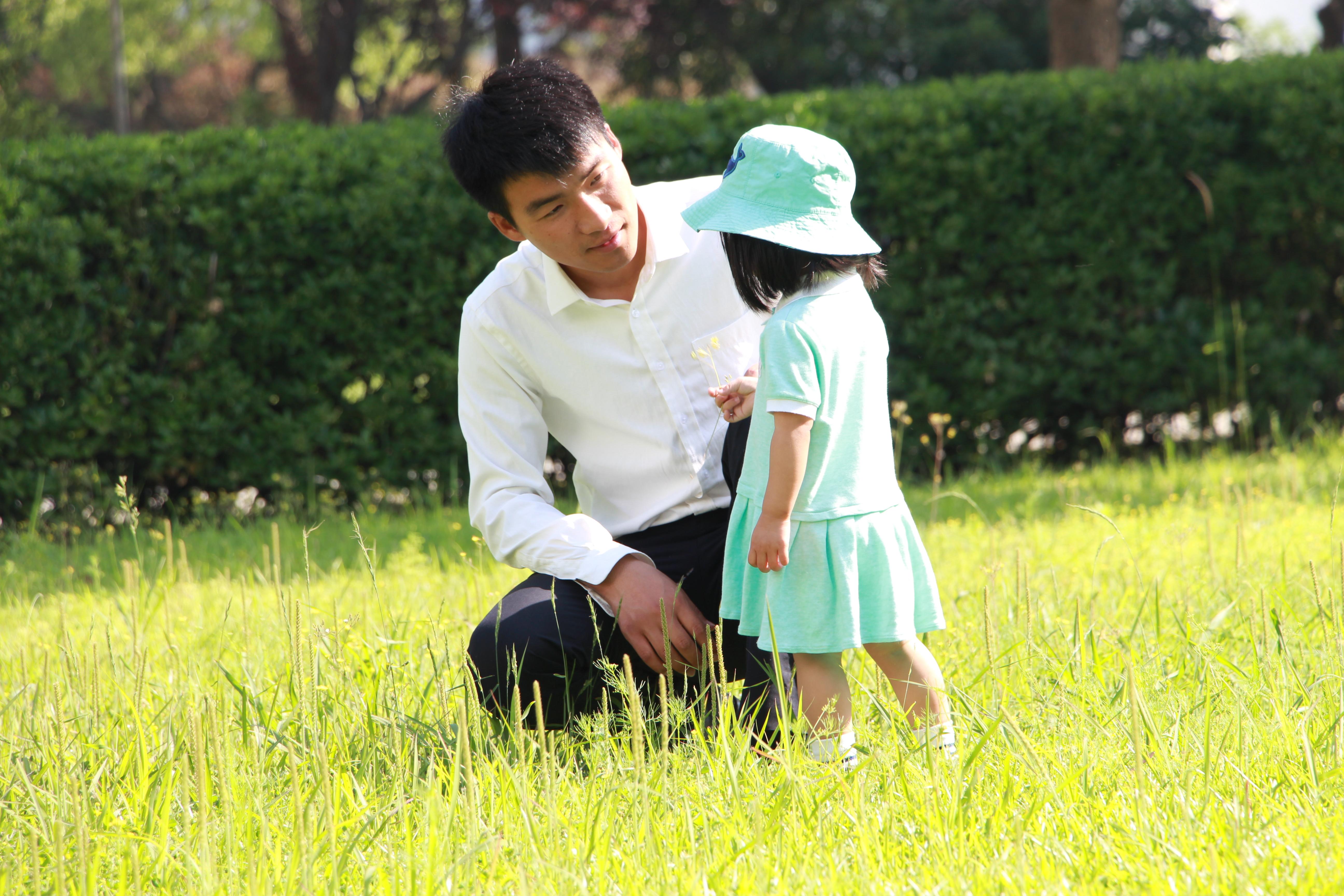 年轻爸爸从感情上更喜欢女儿吗？