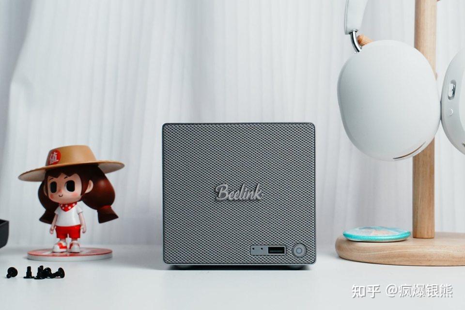 零刻与飞牛联名:零刻 ME Pro开箱体验,NAS中的艺术品