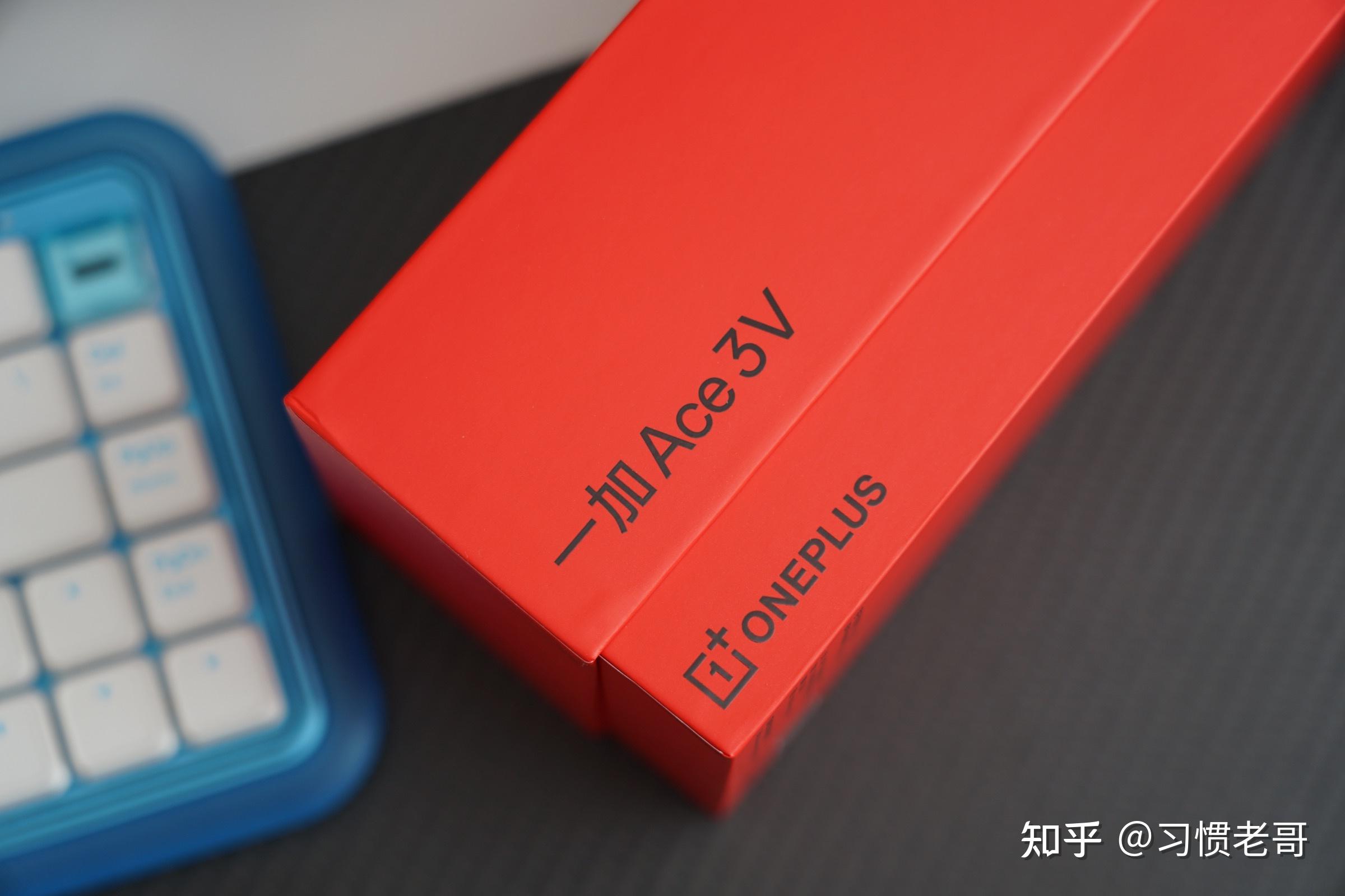 一加老用户,单从这两样就能认出这是一加手机.