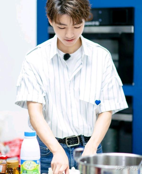 如何评价《中餐厅》第二季「剧组」在《快乐大本营》20180825 的表现?