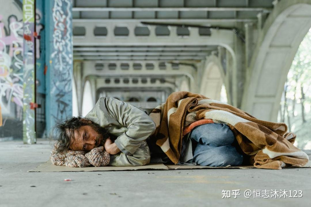 法国人在海滩躺平，「流浪汉」拎包入住“空巢”……屋主表示：欢迎！ - 知乎