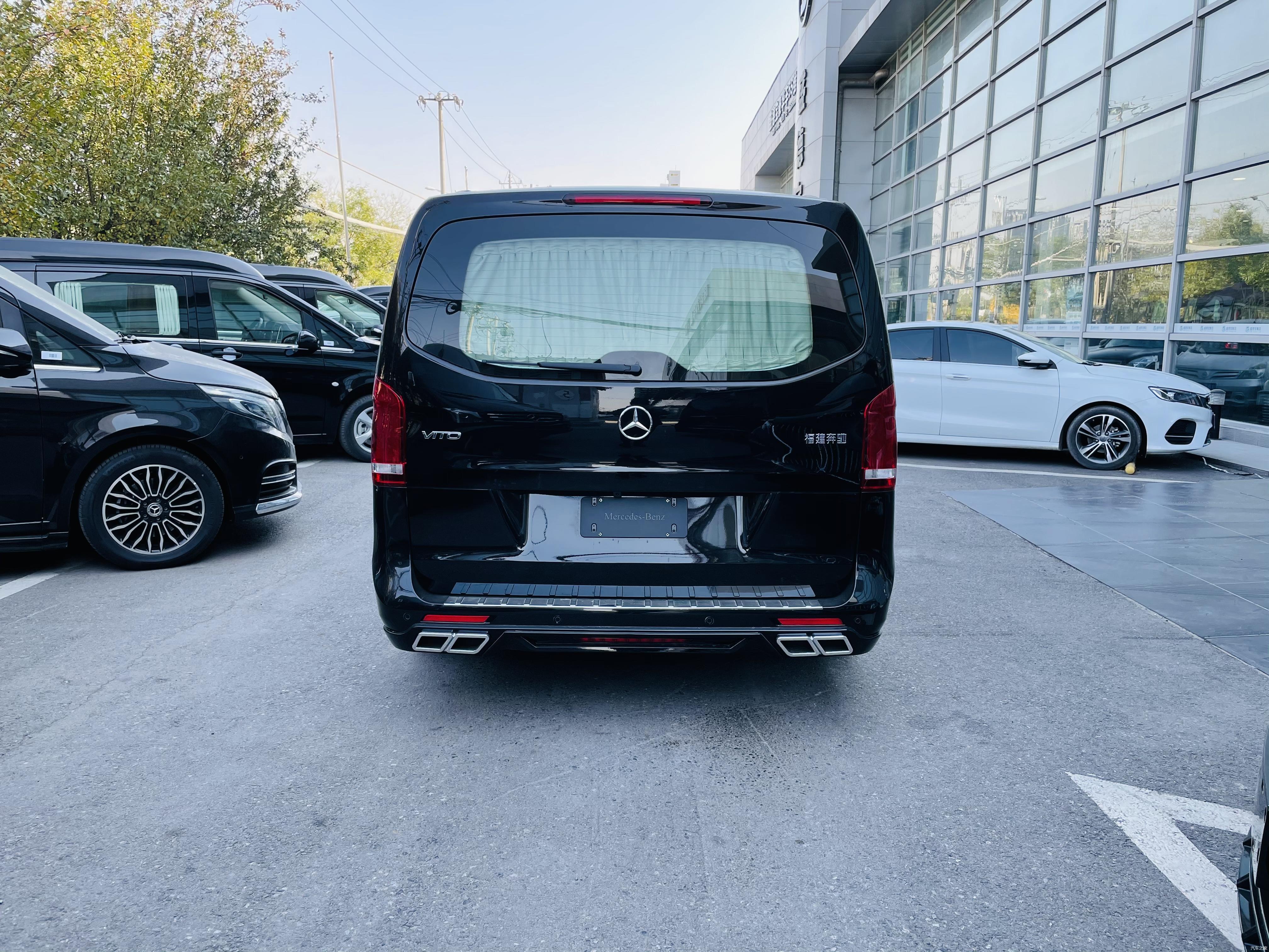 2020款全新奔驰威霆采用星际航空内饰科技感太强了吧