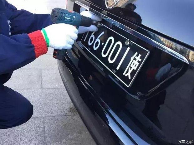 新版外交车牌与旧版在外观上作出明显区别:将原本放置在开头的"使"字