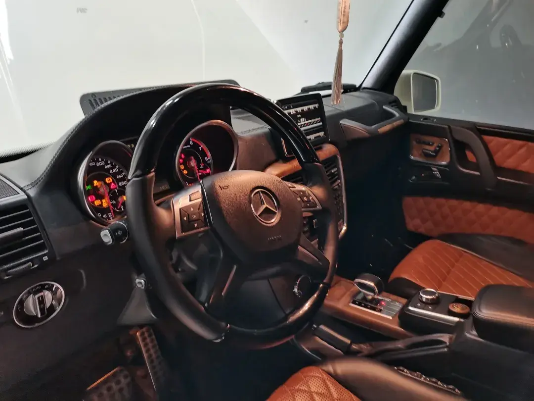 检车坊的日常工作为一台奔驰g65amg提供保驾护航般的细致检测服务