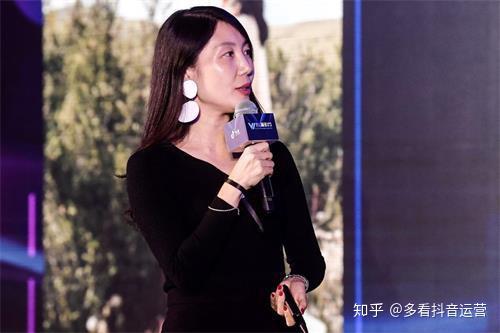 凭借在抖音生态中的良好发展态势,汇美集团副总裁曲晶代表茵曼品牌受