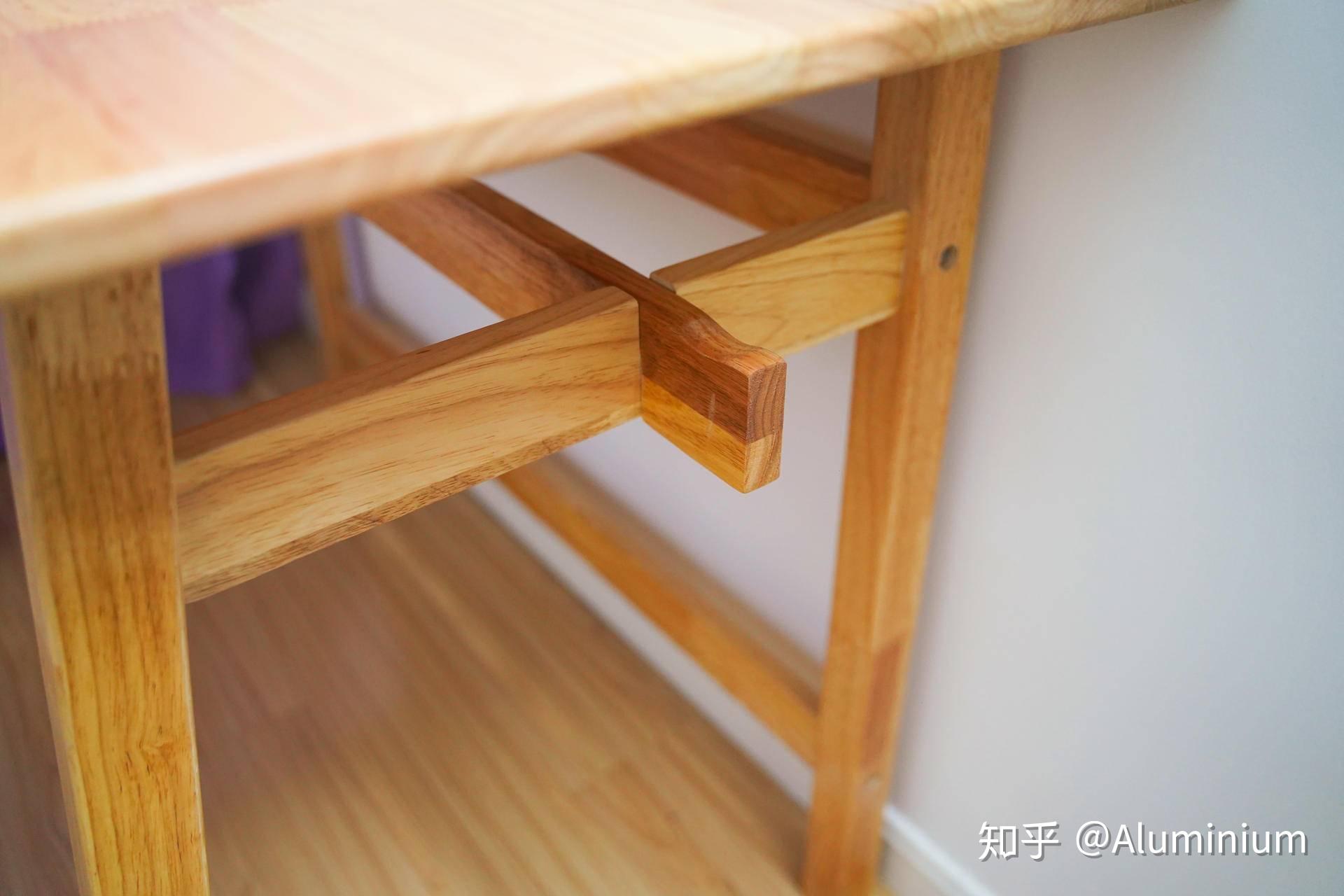 低调简约风书桌桌面更整洁工作学习更高效