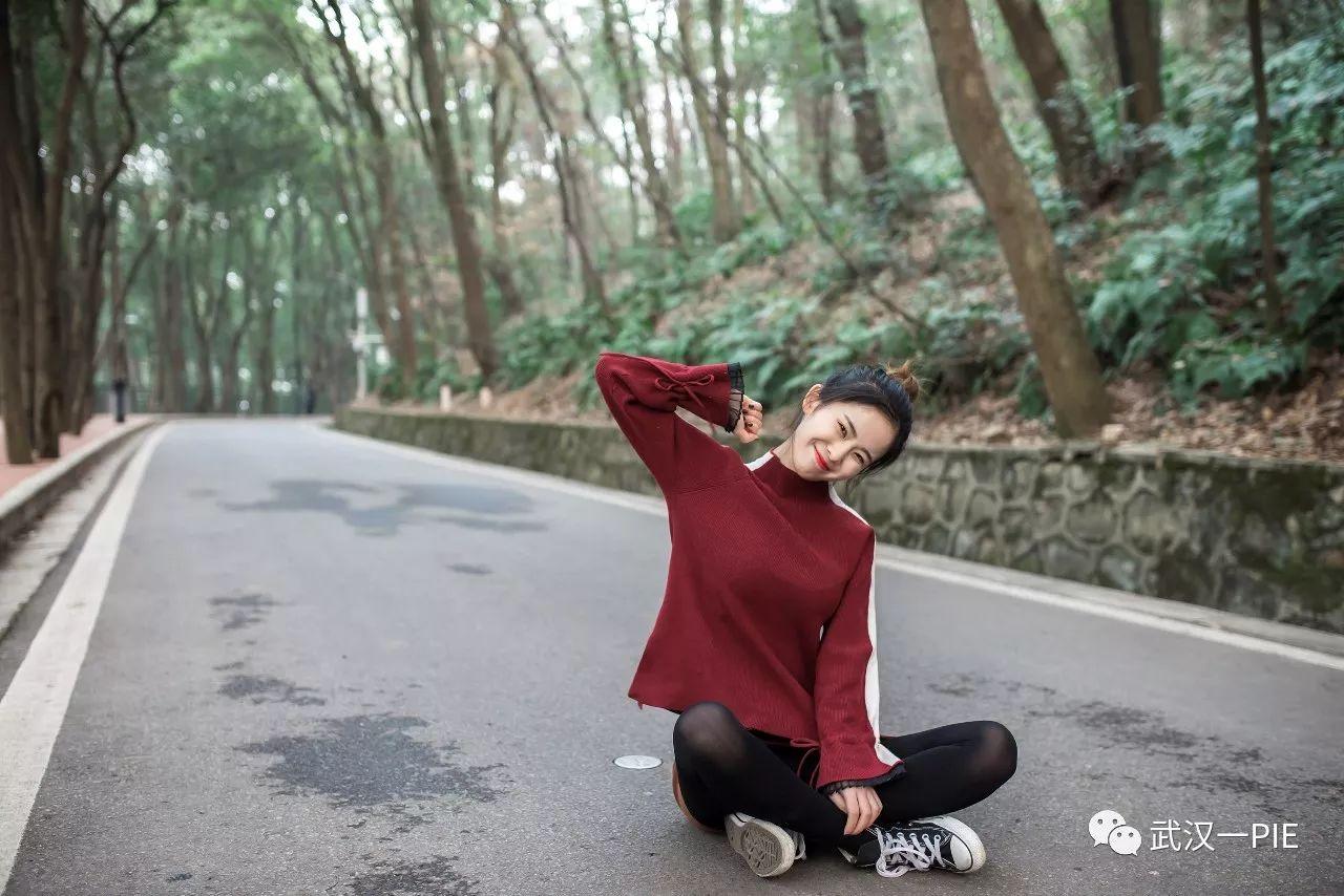 来武汉用正确的姿势在珞珈山人民公园拍照