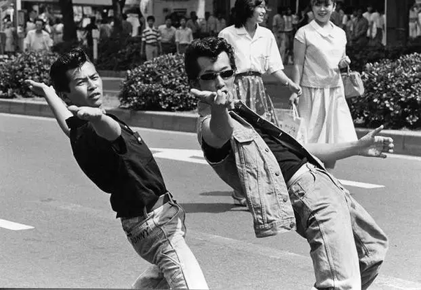 80年代的日本青年才是最早的广场舞践行者 - 知乎