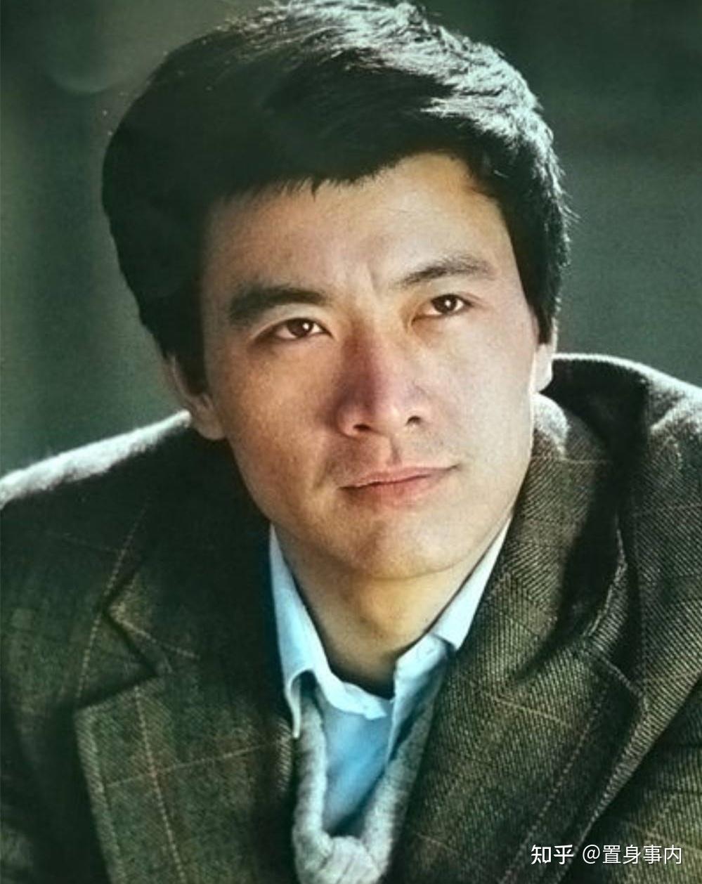 周里京的妻子傅春英,曾是一位优秀的舞蹈家.