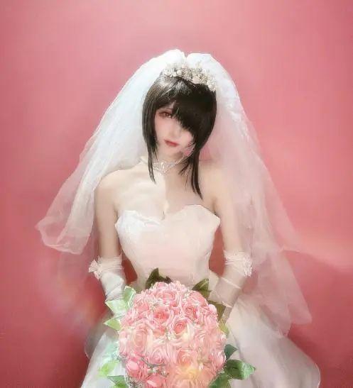 说起来这也是腐团儿输给魔王的地方,腐团儿的扮相虽