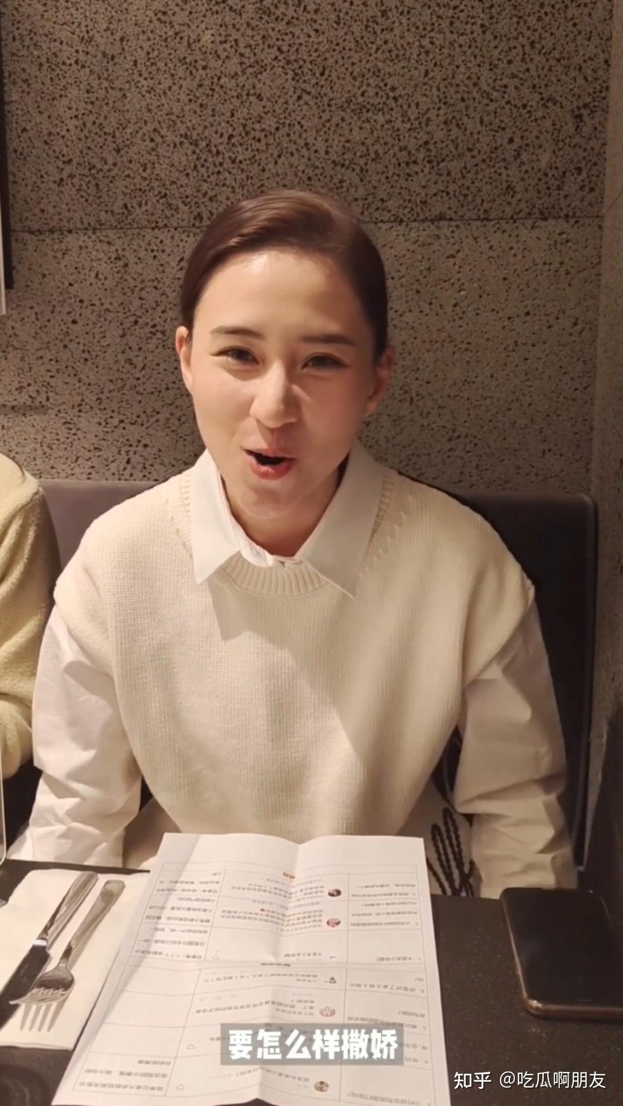 赌王千金何超莲公开微信余额坐拥400亿身家依然低调