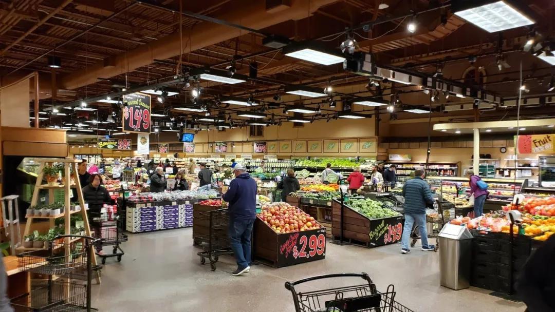 超市被搬空,线上买菜要等两周……国外疫情重灾区的人们吃得还好吗?