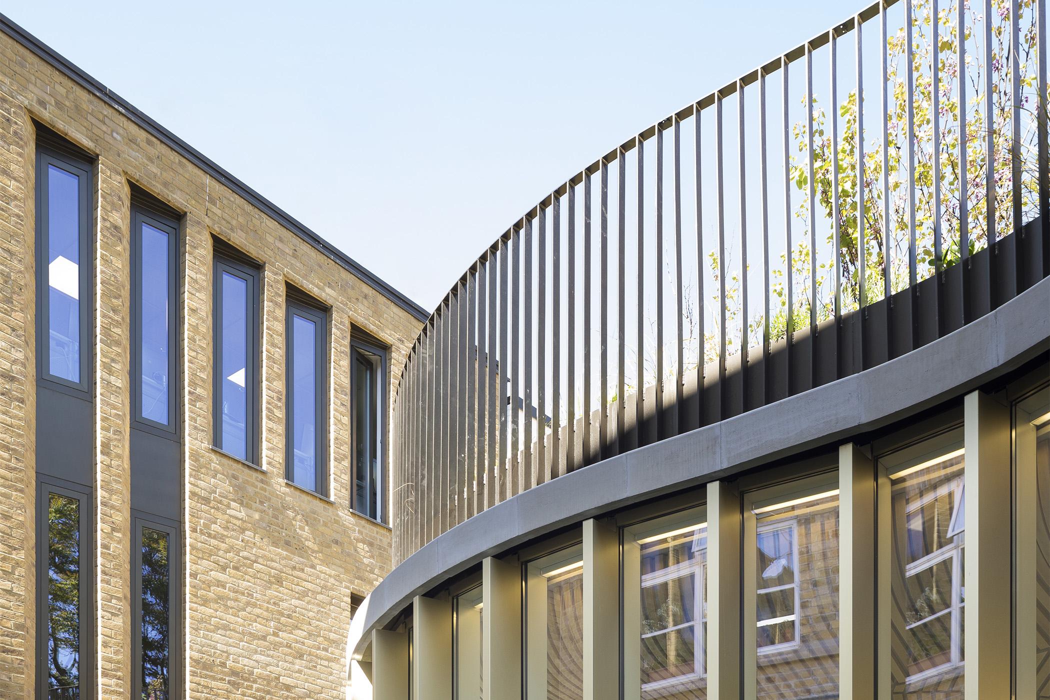 建筑屋顶可以发挥哪些创意设计与功能?