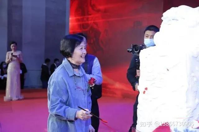 中工美重磅、双国士联手打造，当代第一尊满雕《龙腾九州·中国龙印》！ - 知乎