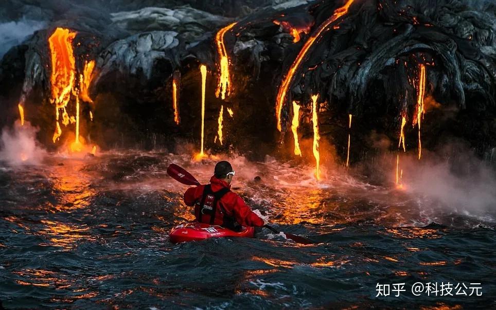 火山岩浆1300℃,那些掉进去的人都怎么样了?