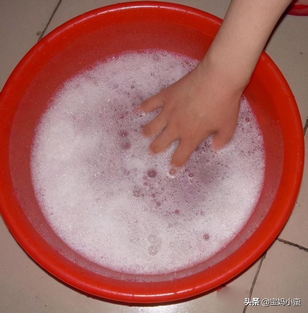 羊绒衫怎么洗(羊绒衫的正确清洗方式是什么样的)插图