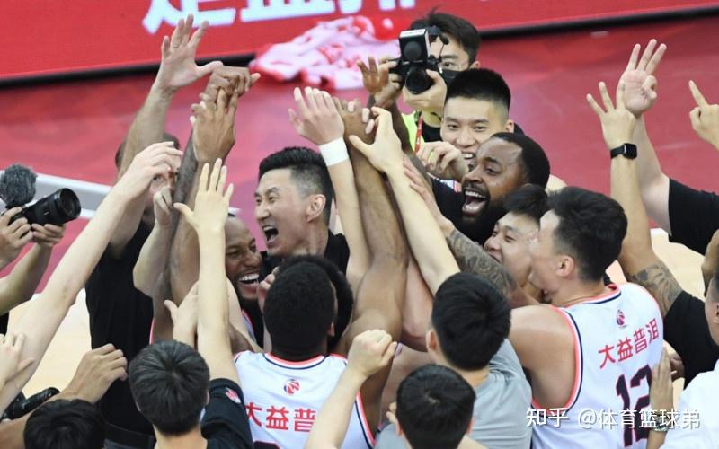 新疆队再度签下了一名"波兰悍将",看来,郭舰为了进一步增强球队在攻守