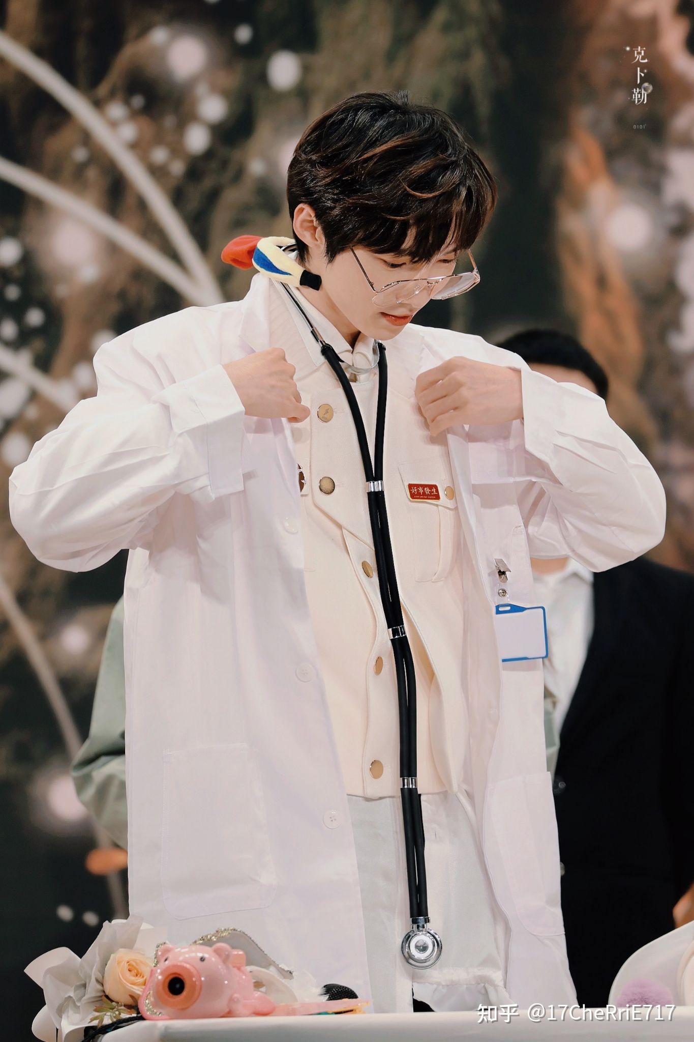 有没有什么r1se的神仙图片可以做背景的那种