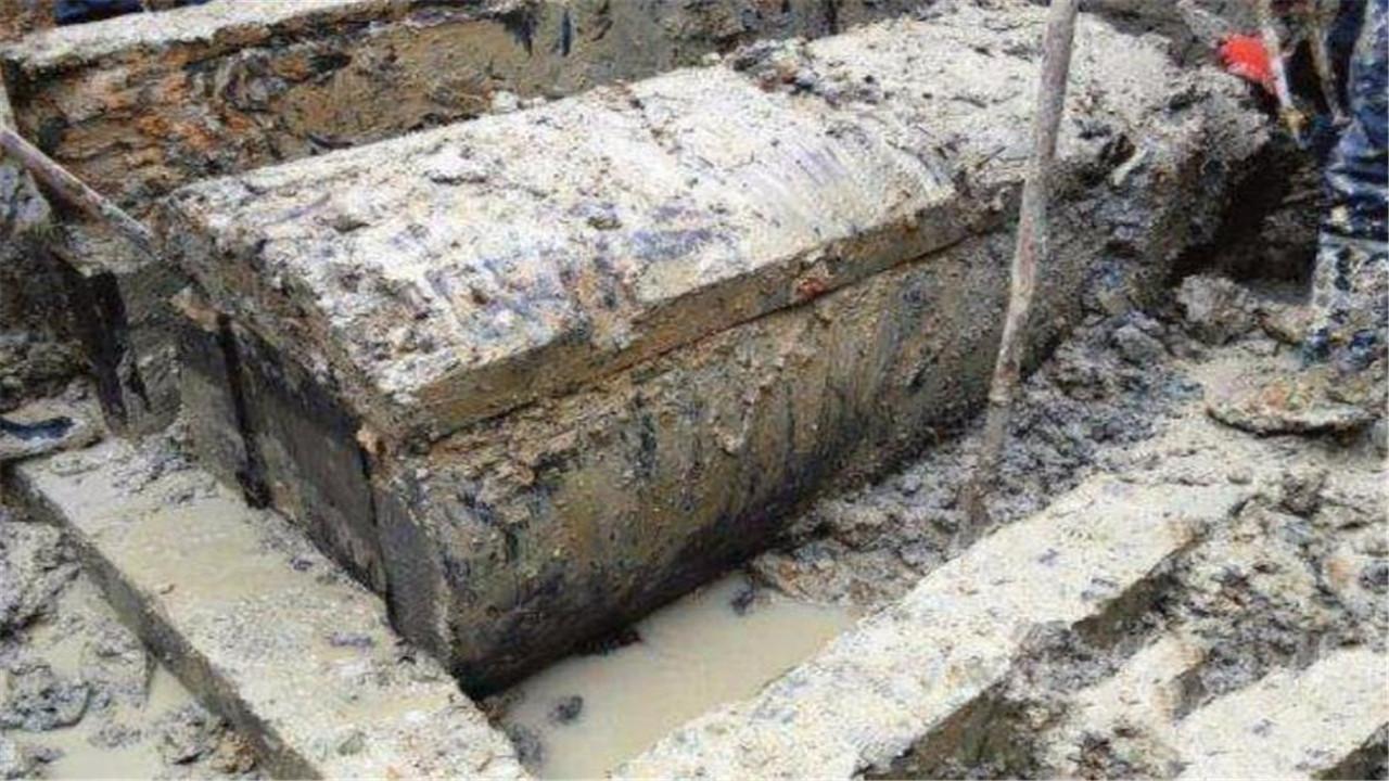 意外发现千年辽国凶墓挖开墓地差点酿成大祸