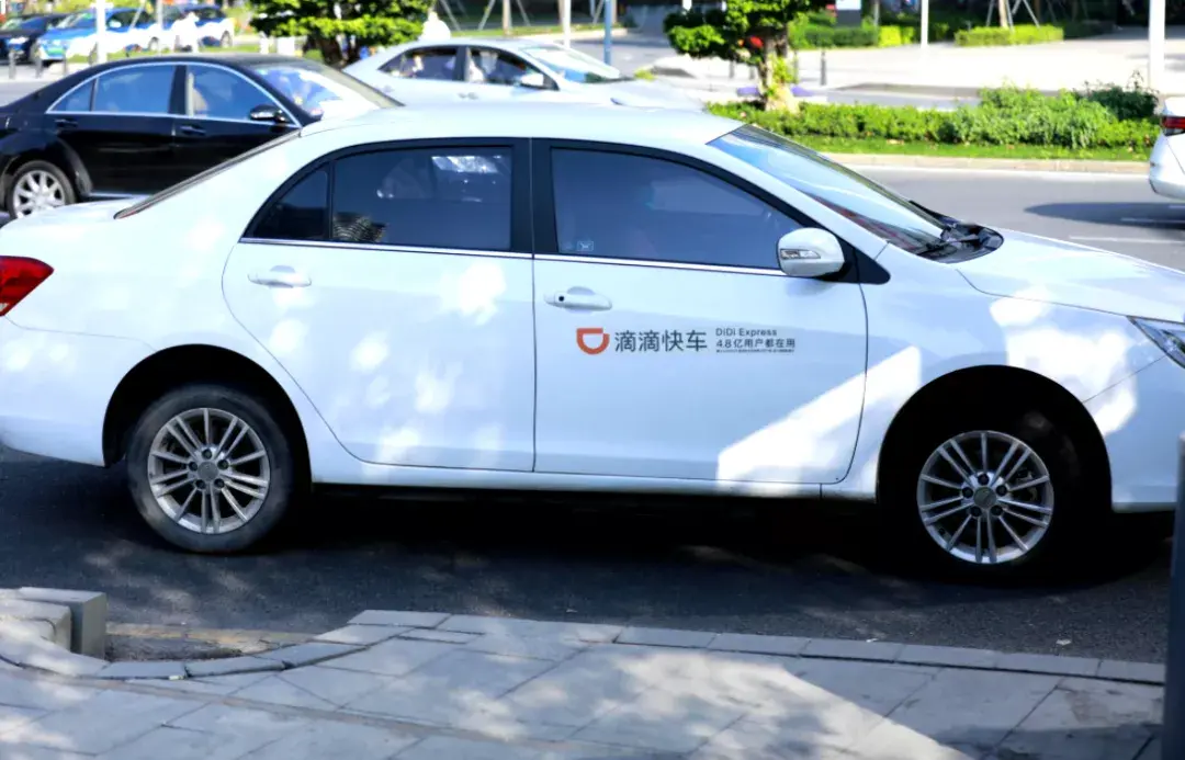像上文所说的,虽然滴滴独占了大部分市场,但是,国内网约车市场并不缺