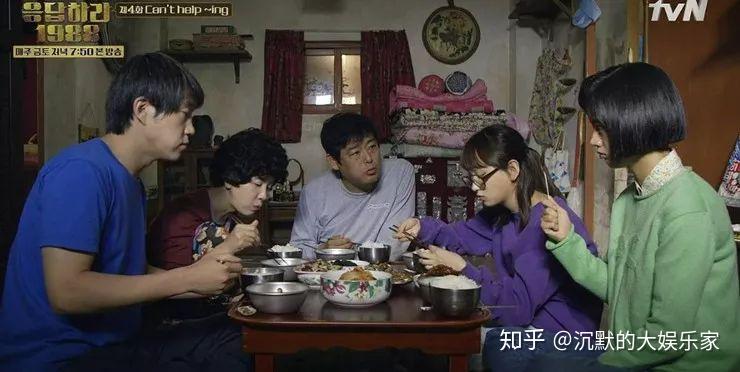 五人组唯一的女孩德善一家,因父亲好心替人做担保,却遭背叛,家里所有