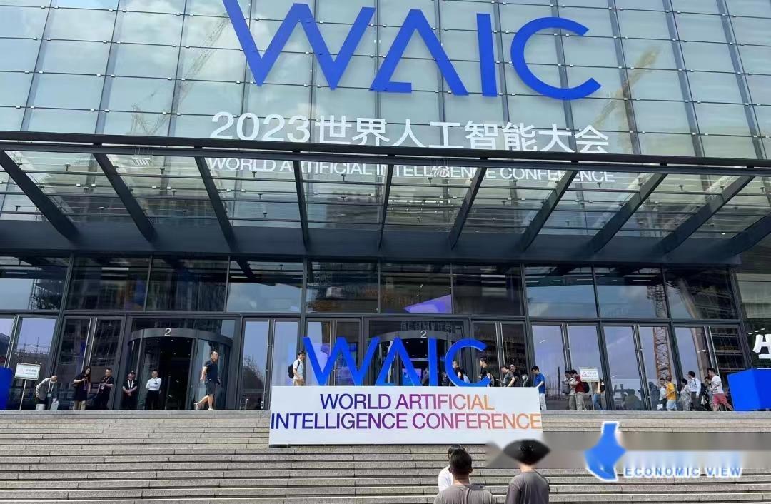 记者观察:站上这个大会C位的大模型,超越你的期待了吗? - 知乎