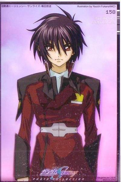 因为扎夫特那儿黑色是主色之一,黑红撞色这种大气的风格加个超长箭袖