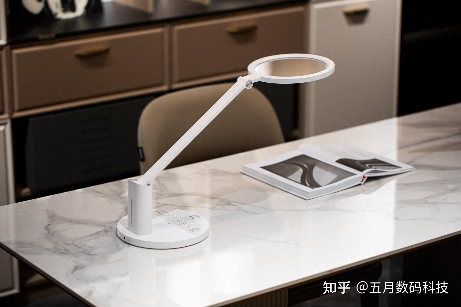 星光璀璨之夜华为智选达伦智能台灯3pro伴我同行