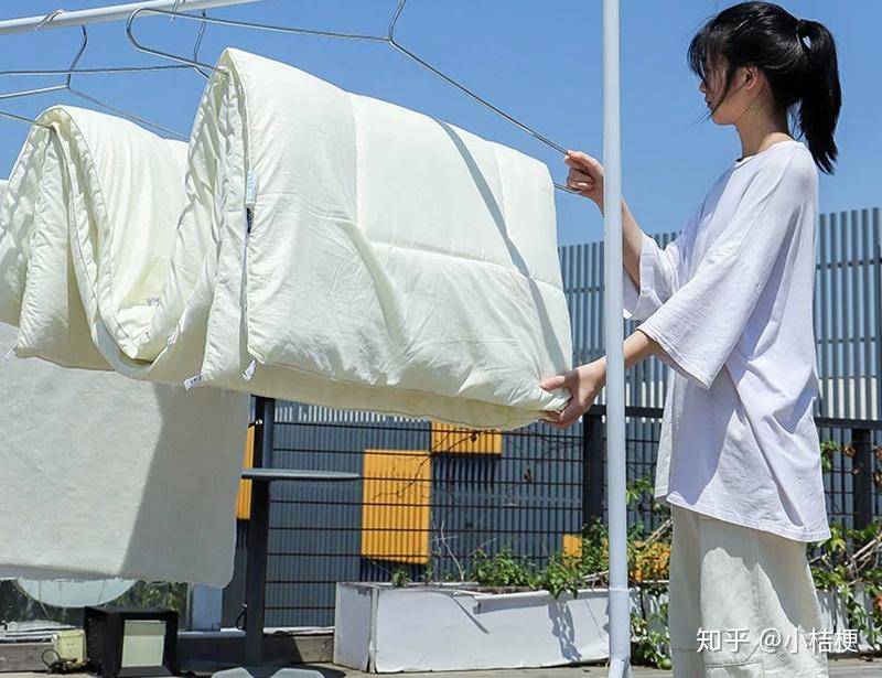 蚕丝被可以晒,但是不能暴晒2.蚕丝被可以晒吗?