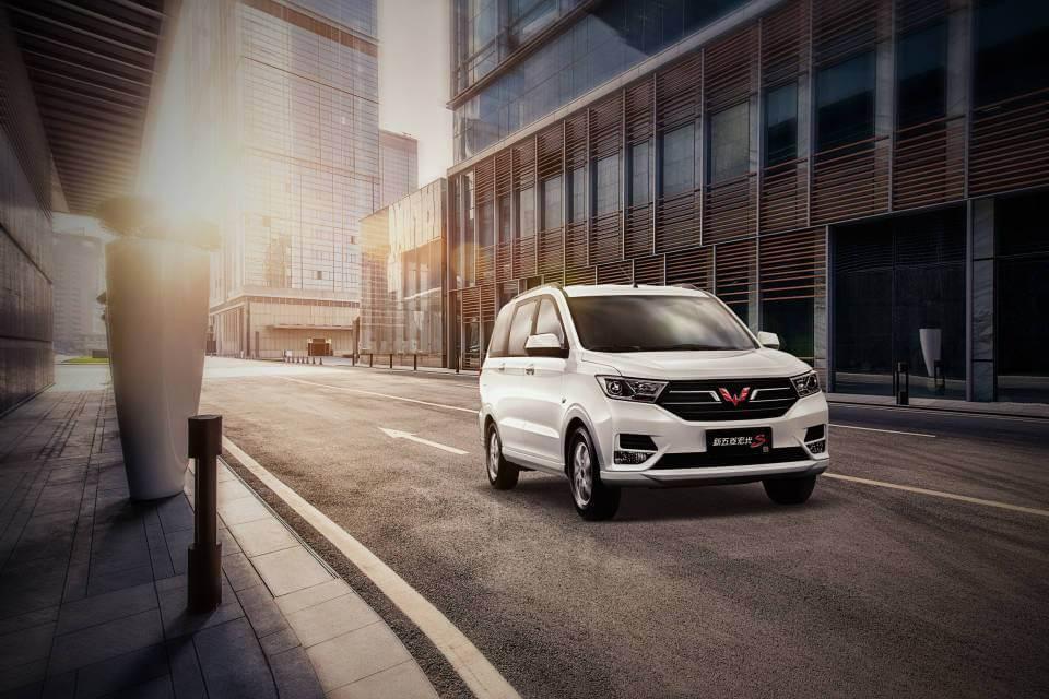 秋名山神车五菱宏光s新车型上市售价54万元起