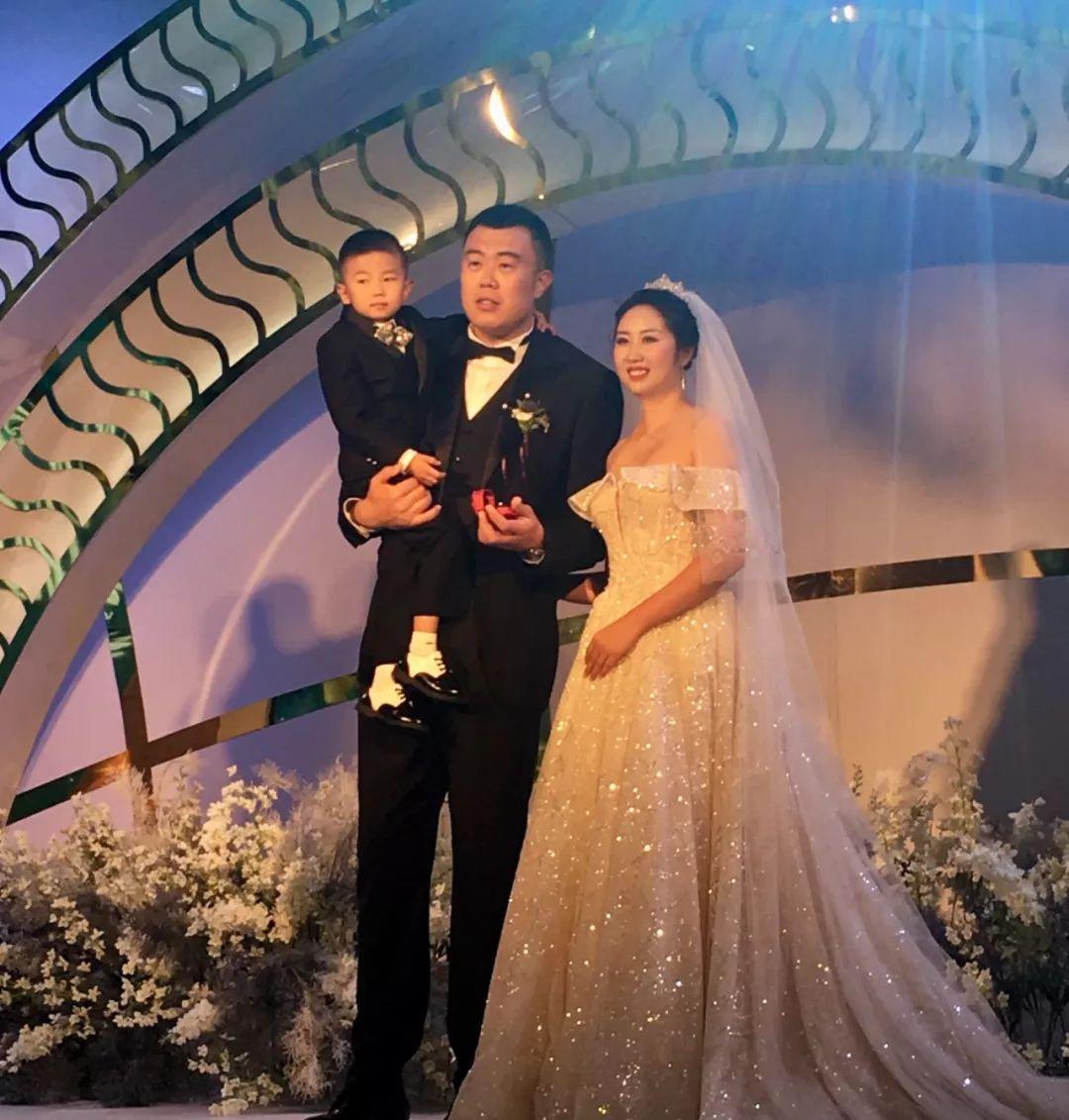 900多斤啊床都压塌了韩德君大婚上热搜只因潘长江一句话