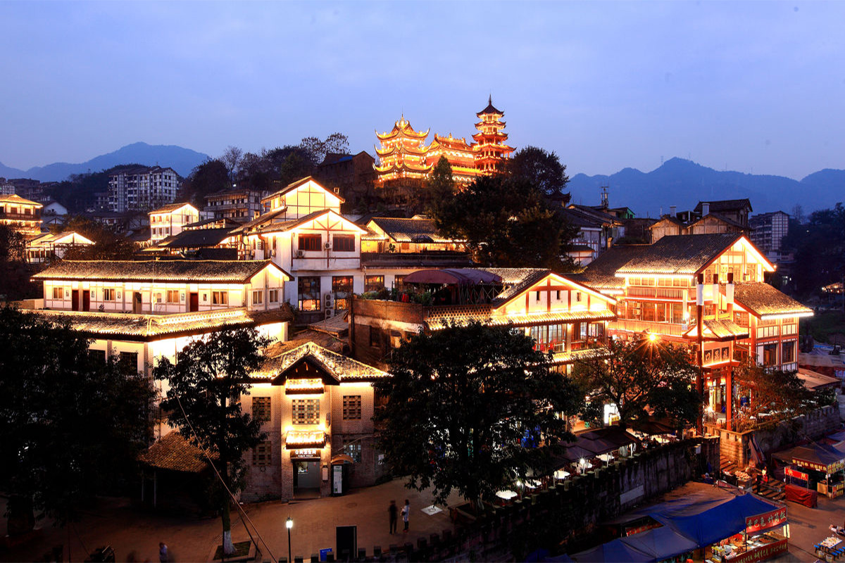 6.渣滓洞白公馆7.江北观音桥步行街8.重庆人民大礼堂(打卡打卡)9.